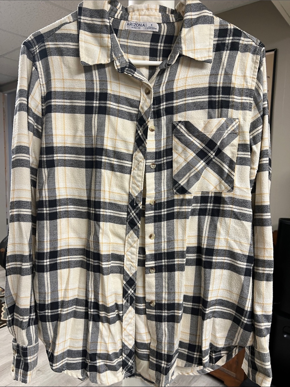 Arizona Jean Company Cream, Black & Yellow Plaid Button-Up Shirt sz Small